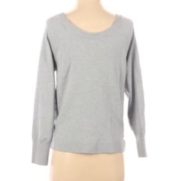 ✨HP✨VS Grey Crew Long Sleeve Lounge Tee✨ - Picture 2 of 4